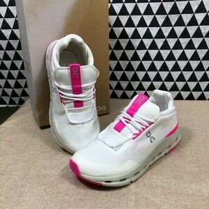 On Running Women's Sneakers in White and Pink